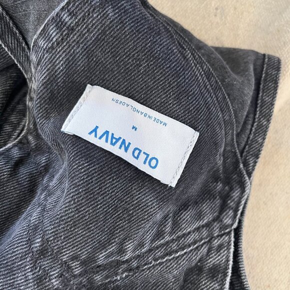 Old Navy Woman's Black Slouchy Shortie Washed Coal Jean Overall Shorts Sz Med - Picture 2 of 8